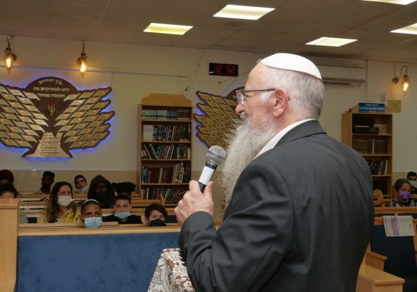 הרב שמואל אליהו שליט”א בביקור בקרית החינוך